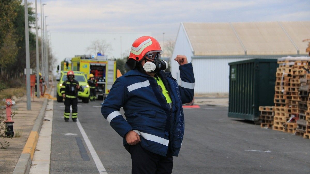 Un dels operaris de l'empresa de Constantí on s'ha fet un simulacre d'accident químic aquest dijous.