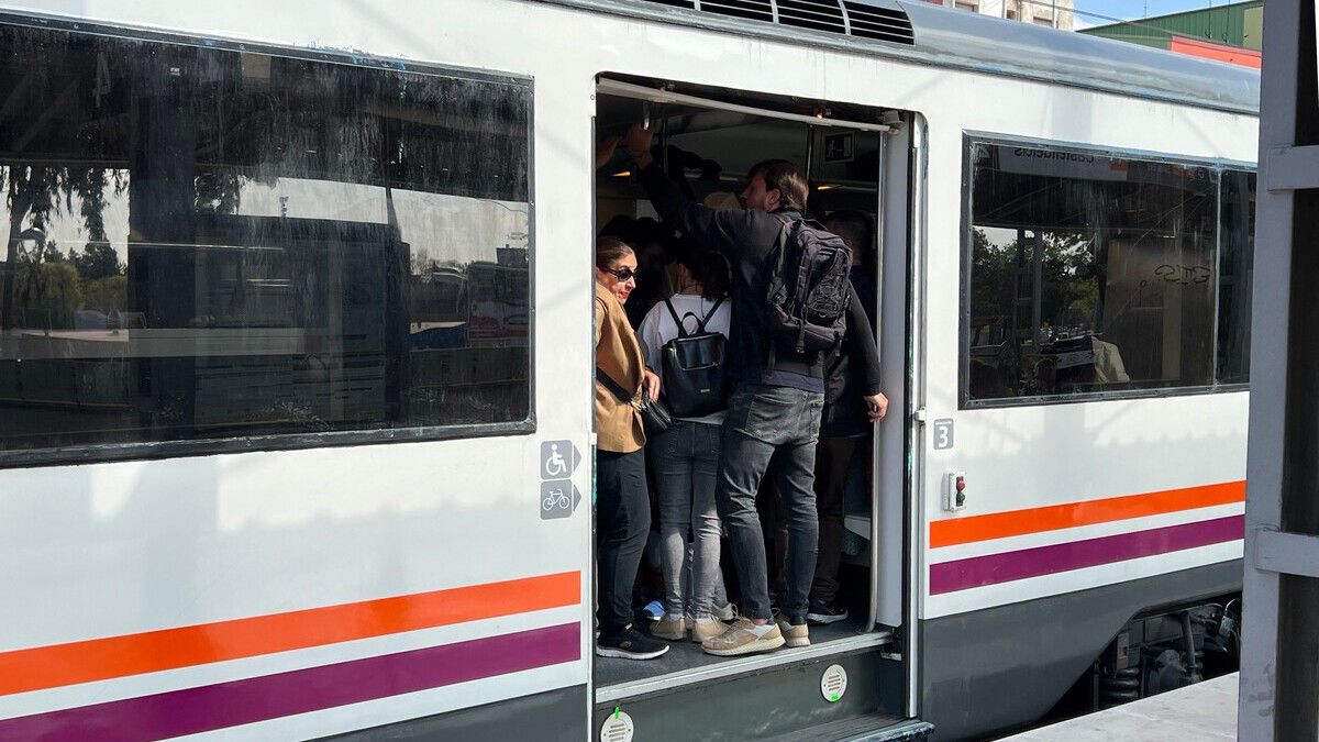 Els trens de l'R17 i l'RT2 de Rodalies no circulen entre les estacions de Tarragona i PortAventura.