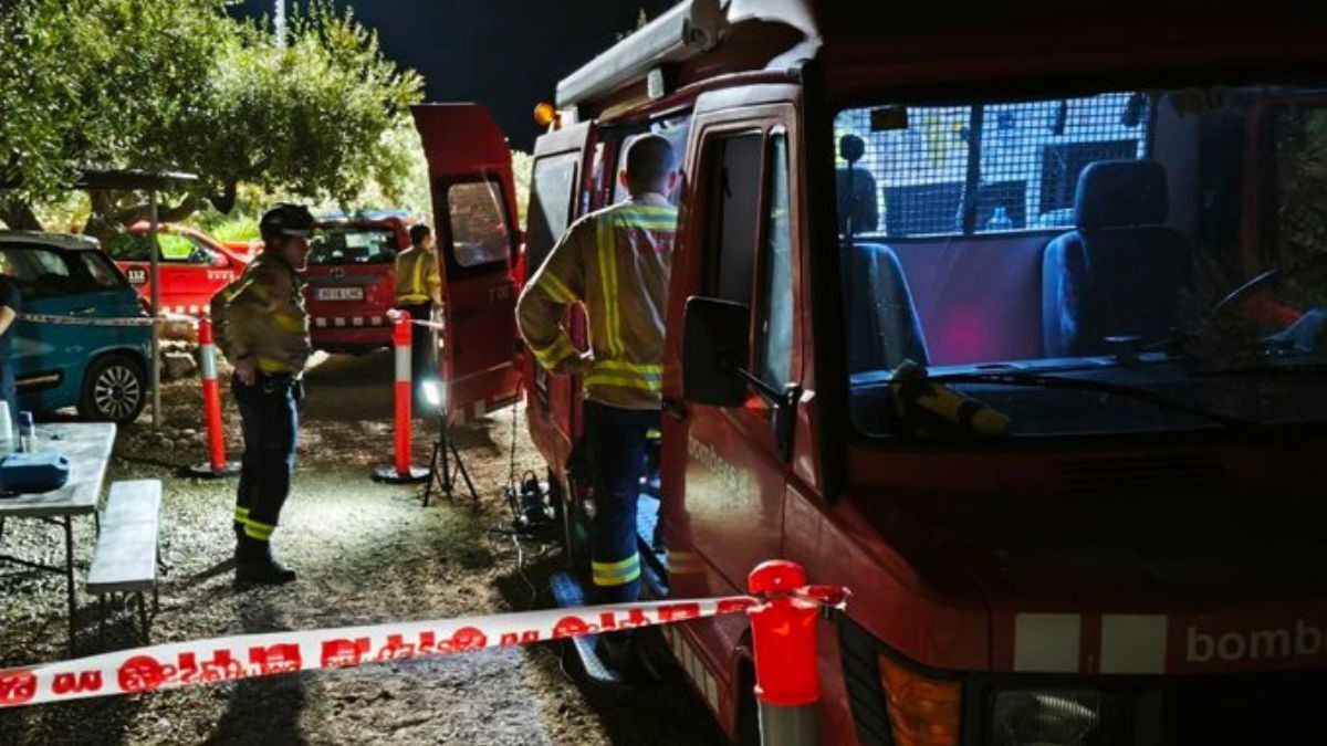 Els bombers han desplegat un ampli dispositiu a Tortosa per localitzar el desaparegut.