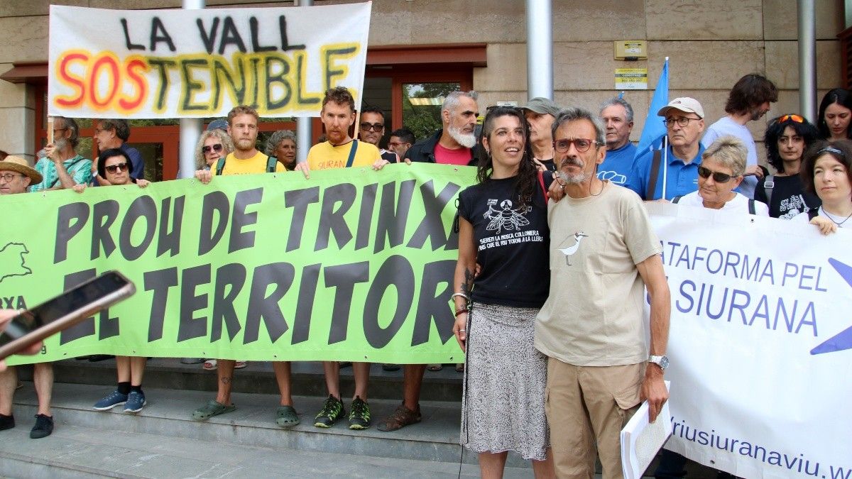Els dos activistes han rebut el suport d'una cinquantena de persones a les portes dels jutjats de Reus.