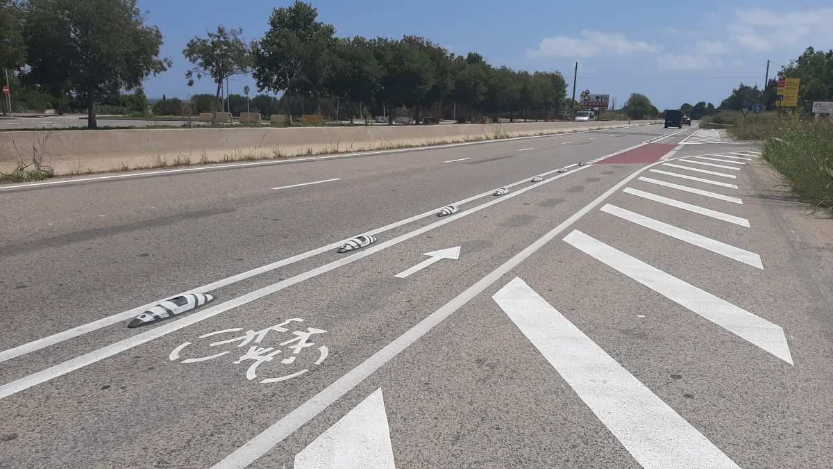 S'han construït dos carrils bici, un a cada banda, segregats de la calçada