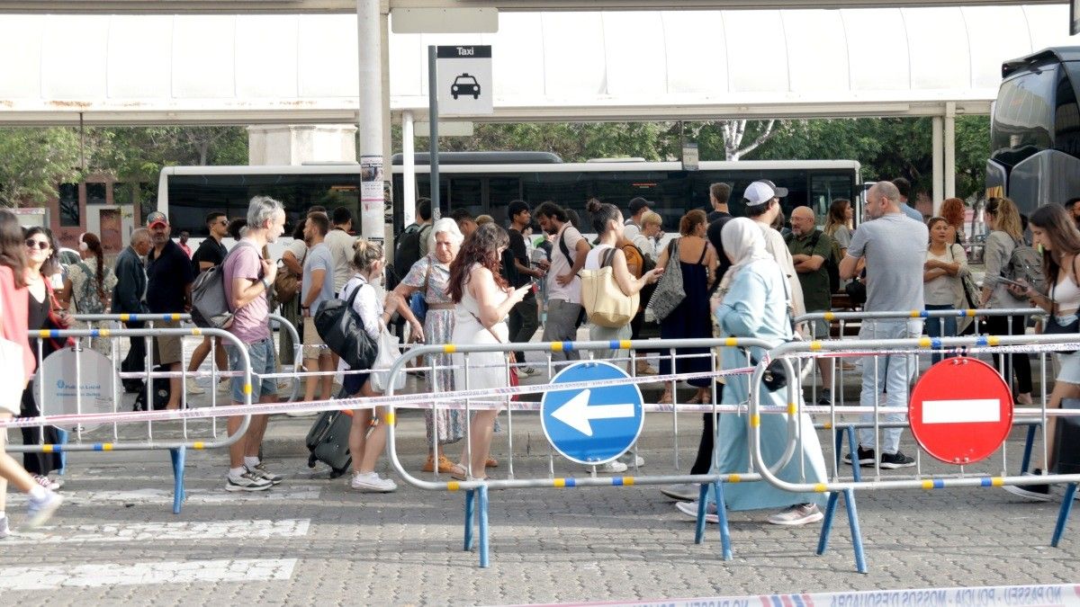 Usuaris de Renfe, a l'estació de Vilanova.