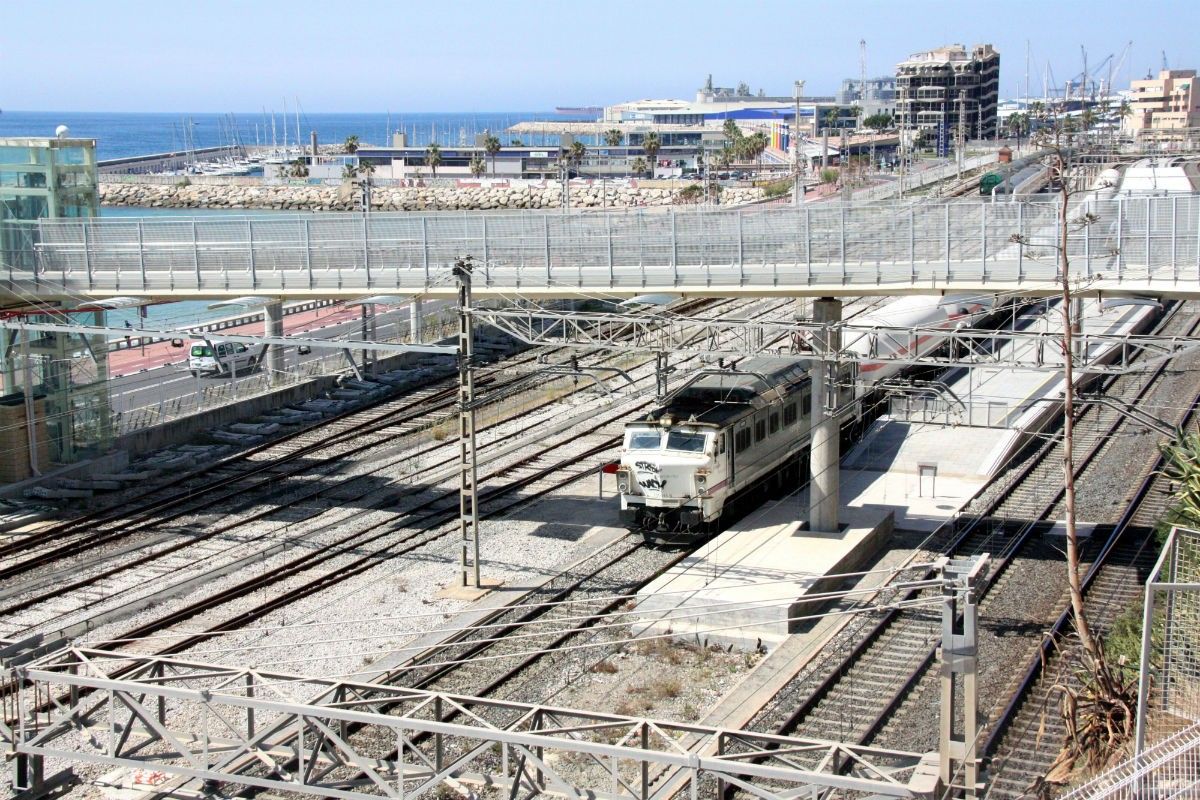 Tarragona reclama que els trens de mercaderies deixin de passar per la línia de costa.