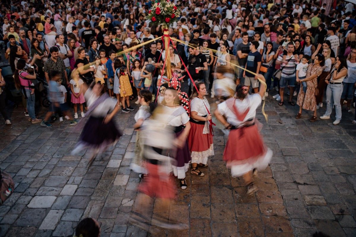 La plaça del Mercadal s'omple cada any en la prèvia de Misericòrdia