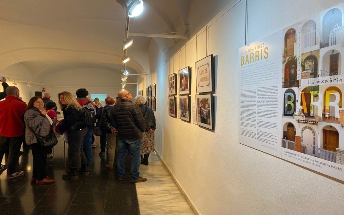 Imatge de la inauguració de l'exposició a la sala Sant Roc