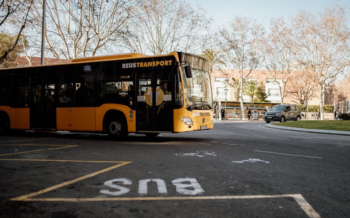 La Línia 31 té sortida a la plaça de les Oques amb destí al polígon AgroReus