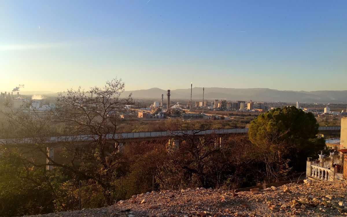 El complex petroquímic de Tarragona és el més gran del sud d'Europa.