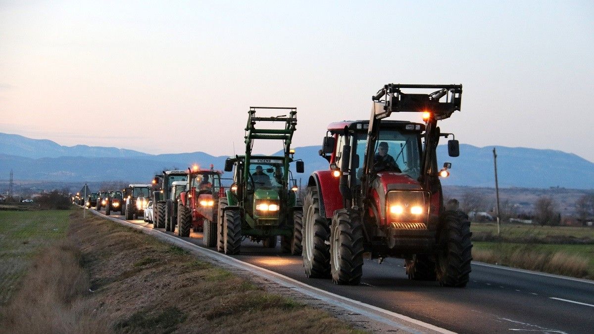 Una marxa lenta de tractors en les protestes
