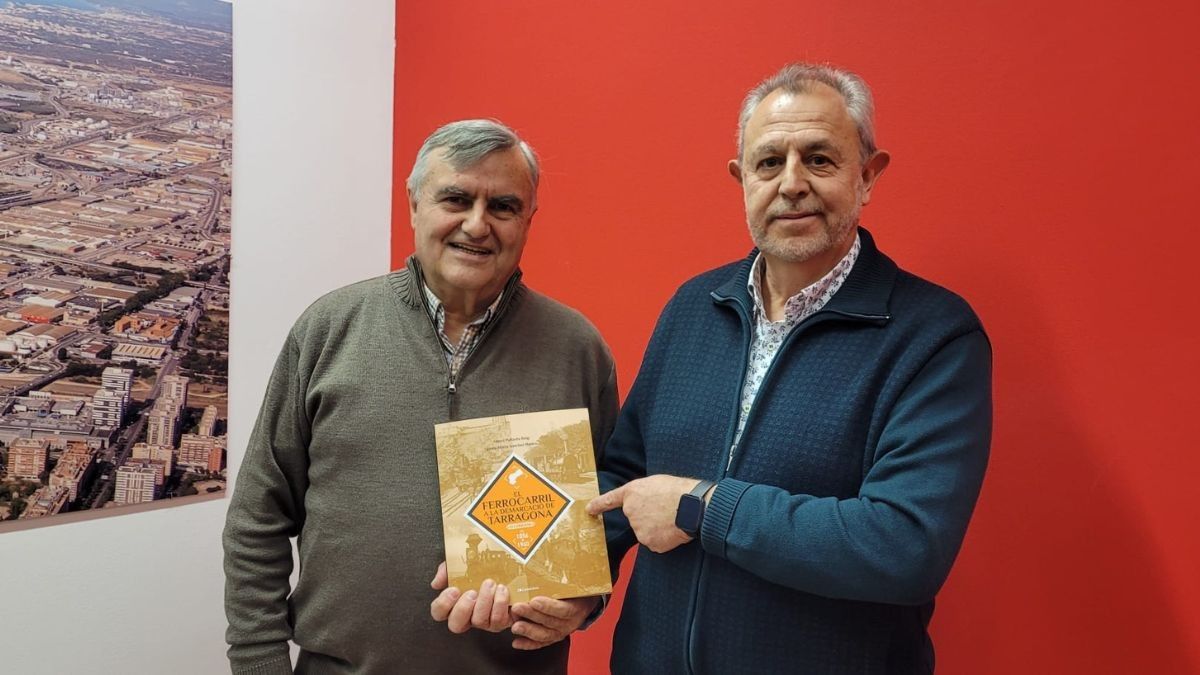 Albert Pallarès i Josep Maria Sánchez van fer la primera presentació del llibre a l'Arxiu del Port de Tarragona