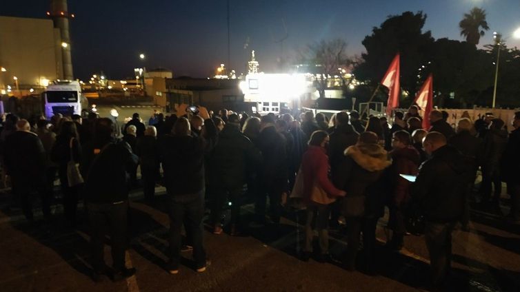 Prop d'un centenar de persones s'han concentrat en el segon aniversari de l'accident d'IQOXE.