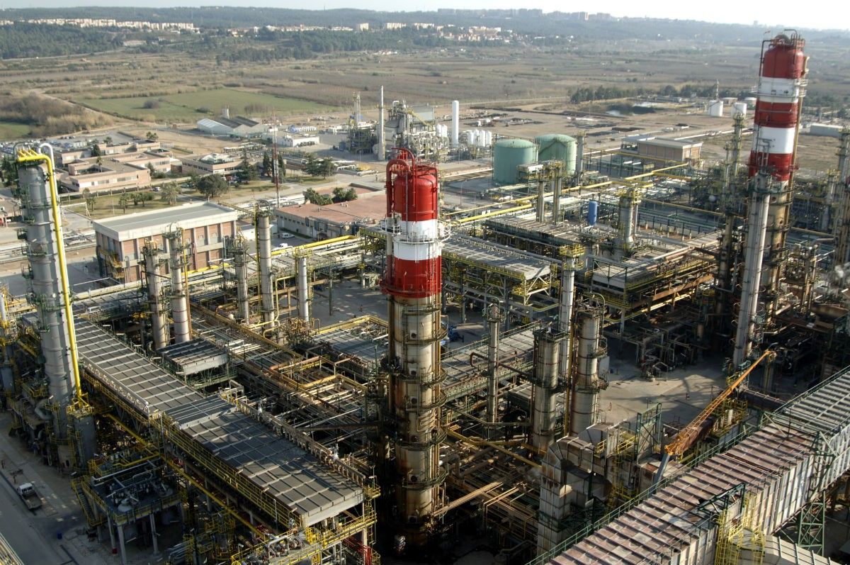 Imatge del complex industrial de Repsol a Tarragona.