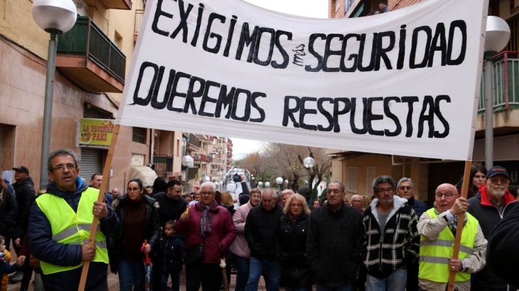  Veïns de Bonavista per reclamar més seguretat arran de l'explosió a la planta d'IQOXE