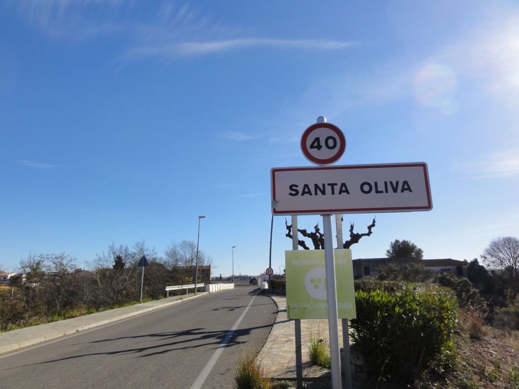 Santa  Oliva, pont d'entrada al nucli antic