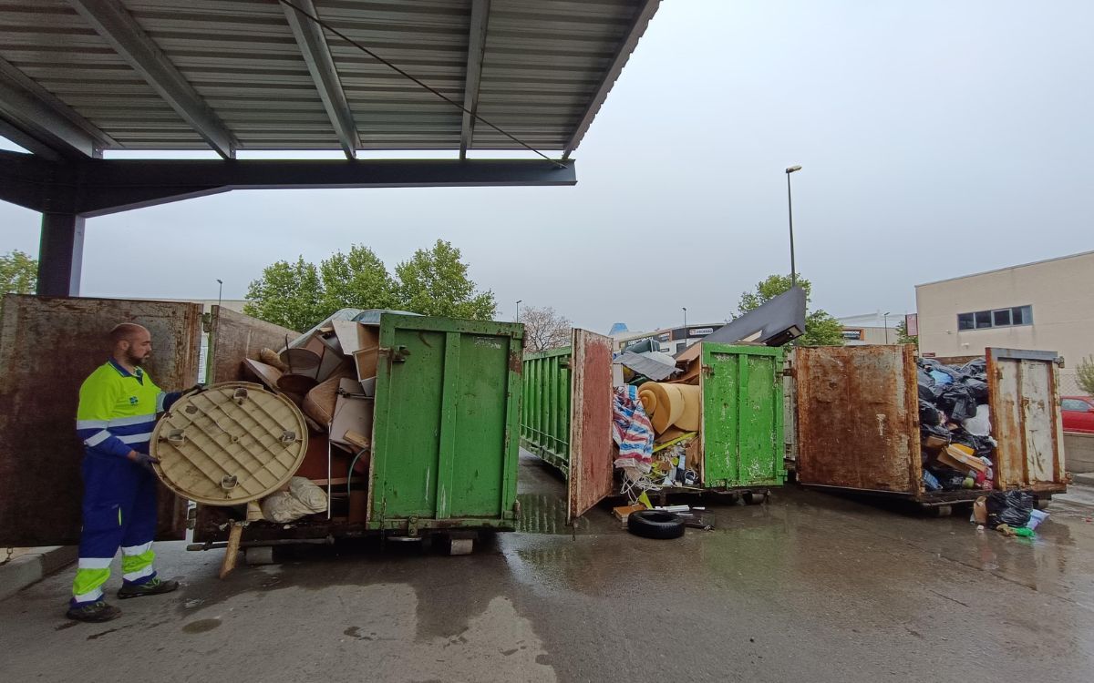 Exemple de la quantitat de residus recollits fora dels contenidors i al carrer en un sol dia