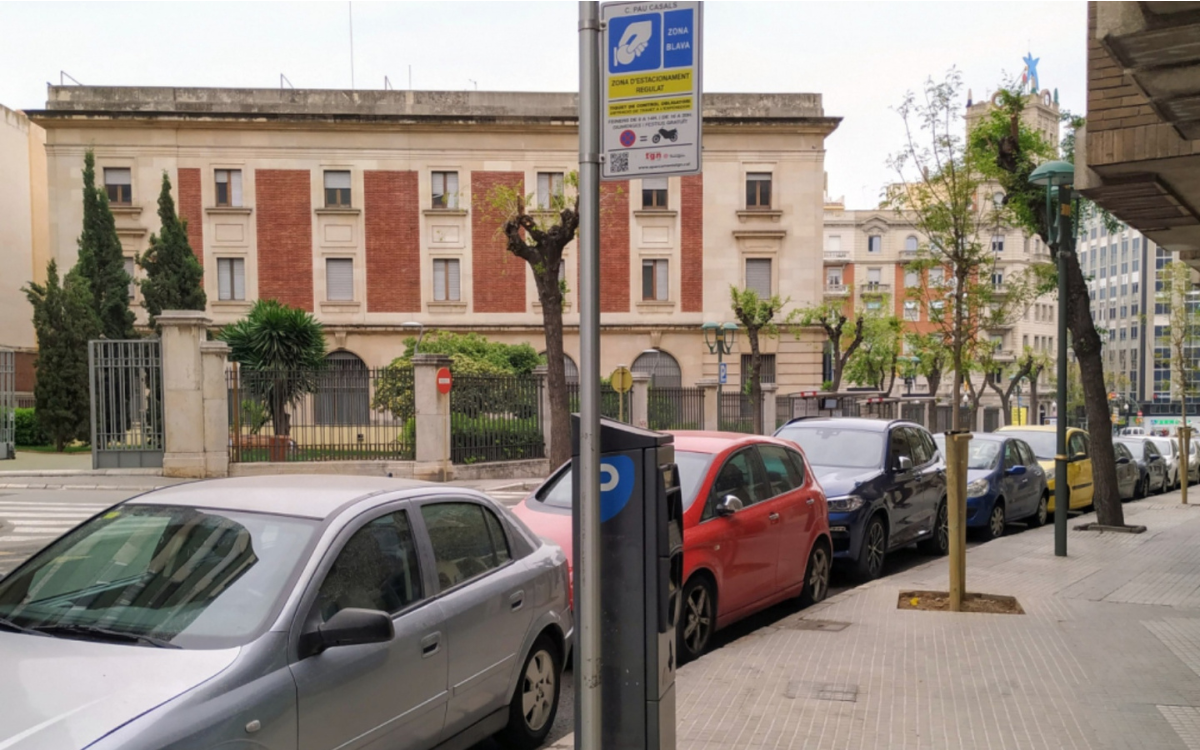 Imatge d'un parquímetre de zona blava al centre de Tarragona.