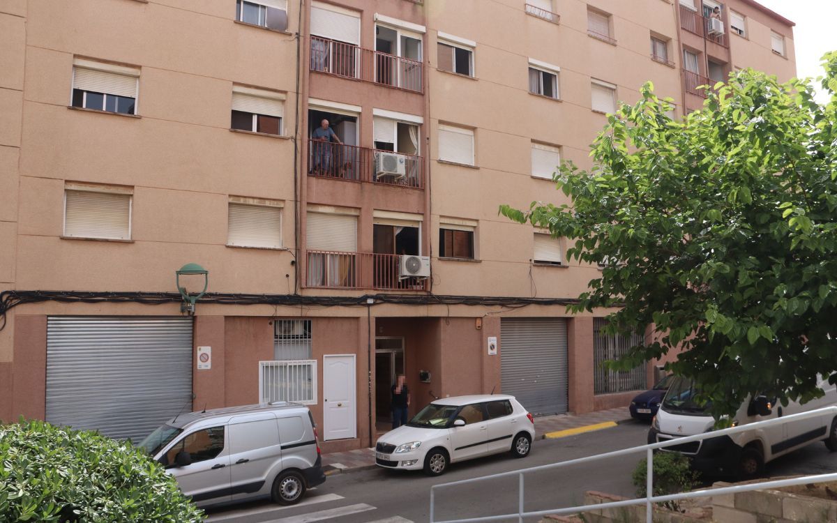 El matricidi va tenir lloc en un pis del barri de Sant Pere i Sant Pau de Tarragona.