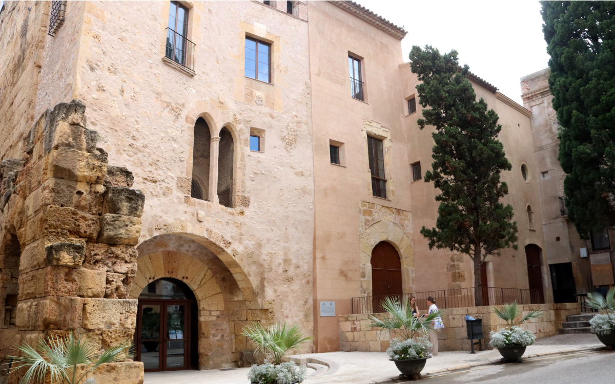 Imatge de la façana de l'edifici de Ca l'Agapito, futura seu del Museu d'Història de Tarragona.