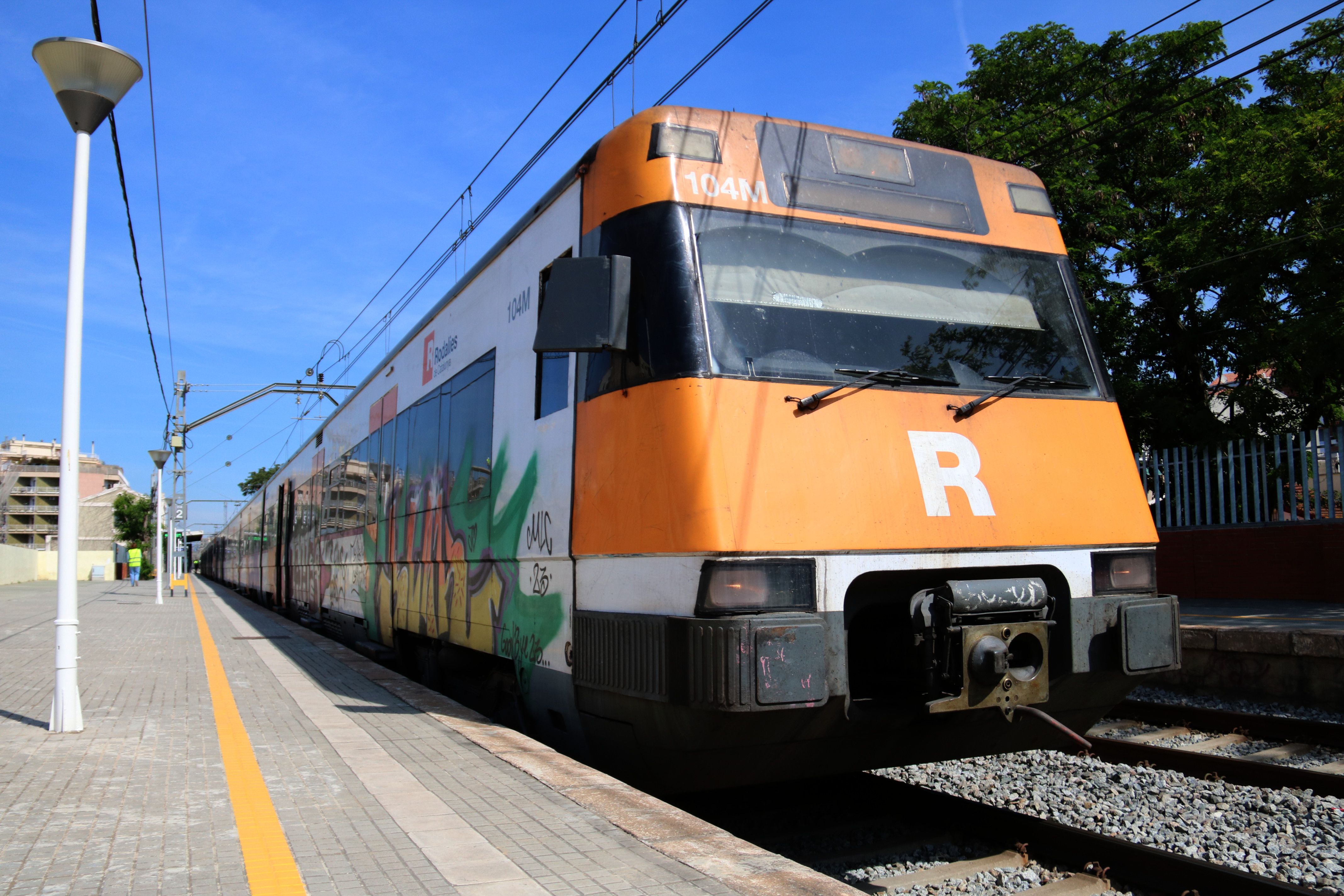 Un robatori de cable afecta el servei de Rodalies.