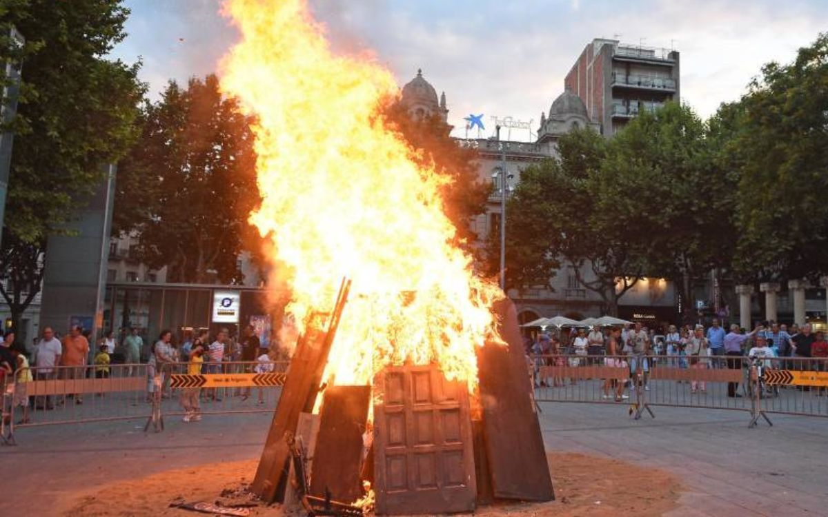 L'encesa de la foguera a la plaça de la Llibertat anirà a càrrec enguany de l'Agrupació Escolta La Mulassa