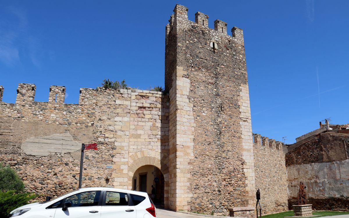 La torre del Castlà de Montblanc està situada al carrer Muralla Jaume II.