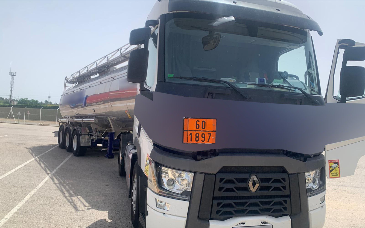 El camioner ha intentat entrar en una empresa del complex industrial de Tarragona amb el seu vehicle.