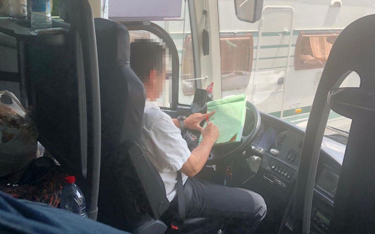 Imatge del conductor del bus que circulava drogat mentre feia el trajecte de França a València.