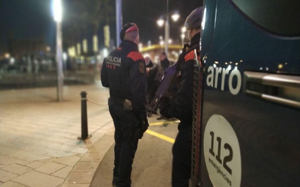 Els mossos duen a terme diversos dispositius a la zona d'oci nocturn de Salou.