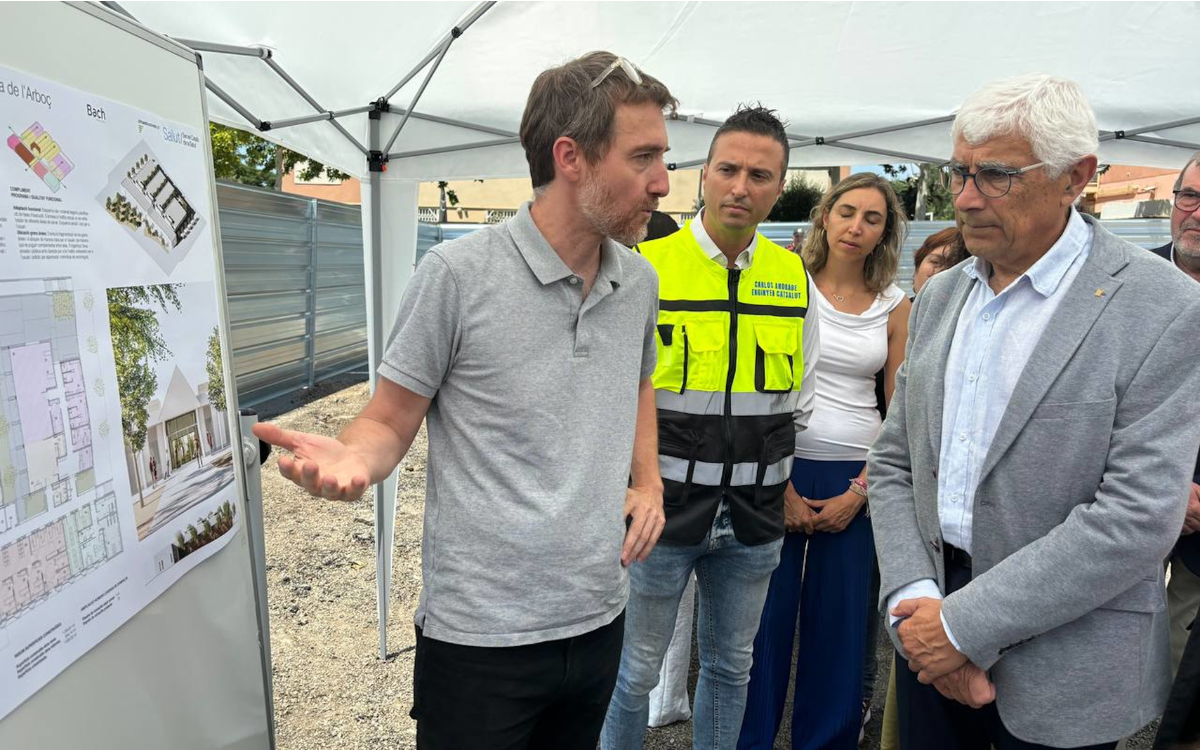 El conseller de Salut, Manel Balcells, ha visitat les futures instal·lacions del CAP de l'Arboç.