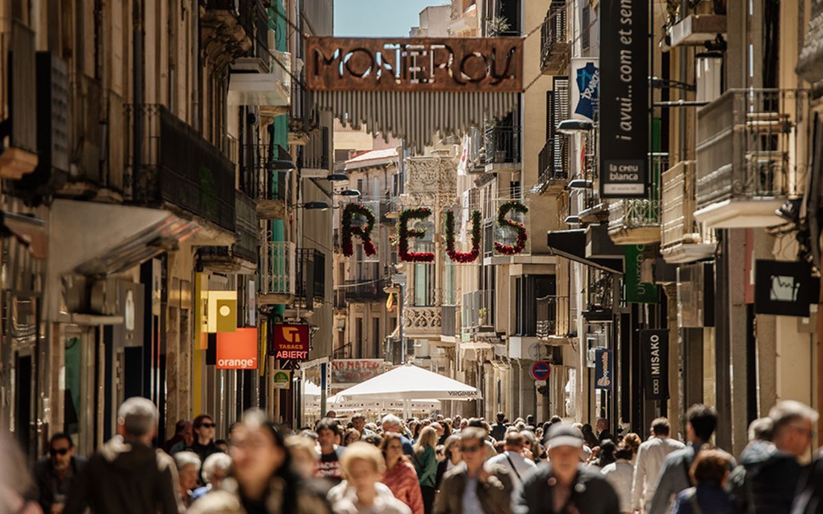 Al carrer Monterols de Reus i a la Rambla Nova de Tarragona conviuen comerços locals amb franquícies de tota mena