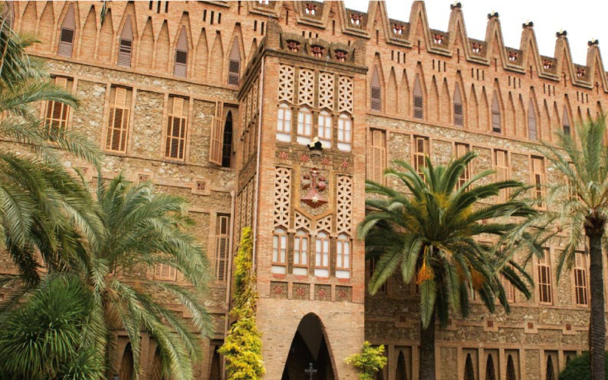 Una de les sis obres de Gaudí que es volen incloure com a Patrimoni de la Humanitat de la UNESCO és el Col·legi Santa Teresa Ganduxer de Barcelona.