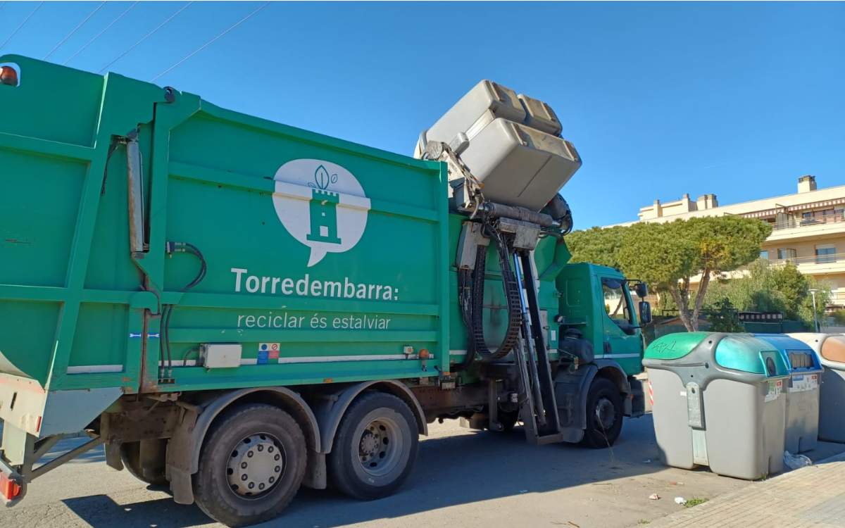 Imatge d'arxiu d'un camió de recollida de residus de Torredembarra.