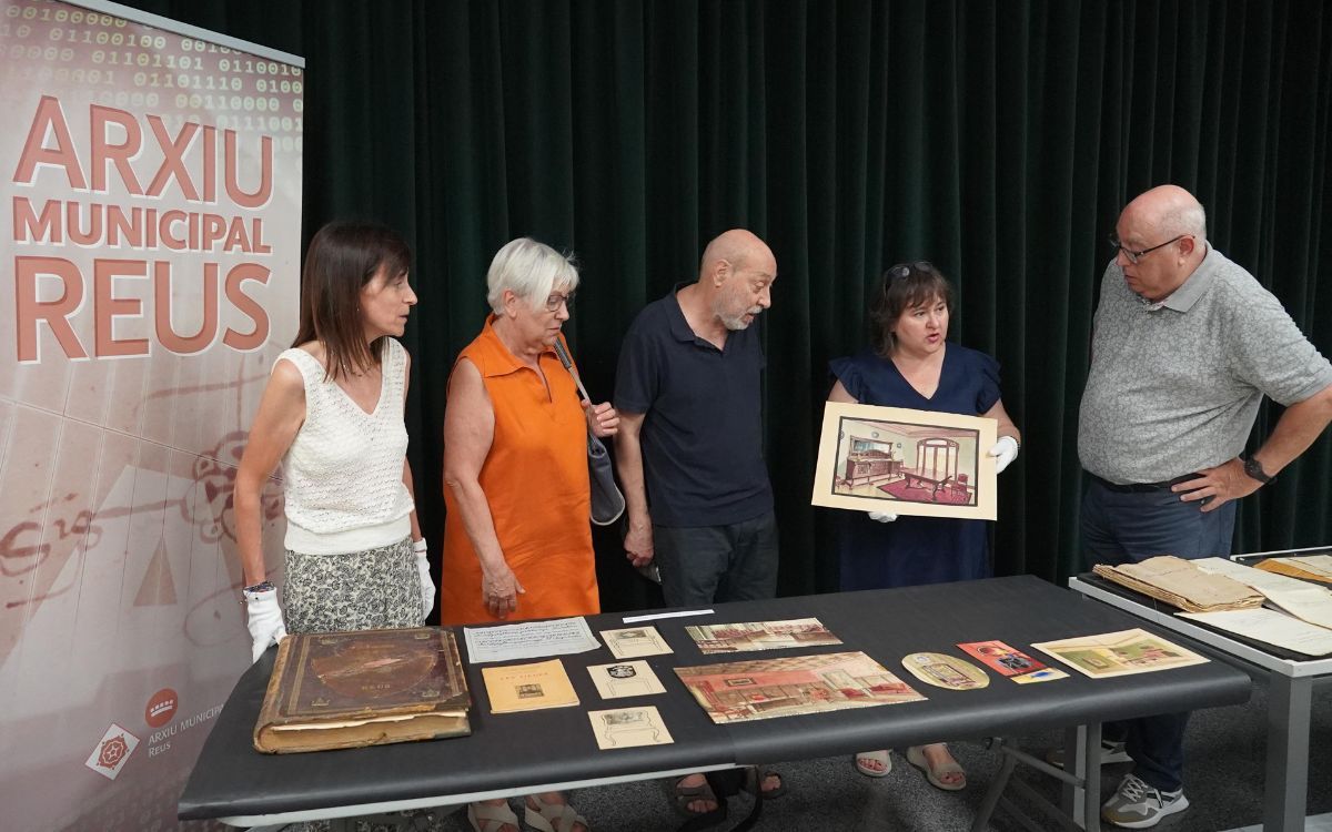 Gran part de les fotografies cedides són testimoni del teixit empresarial de la ciutat