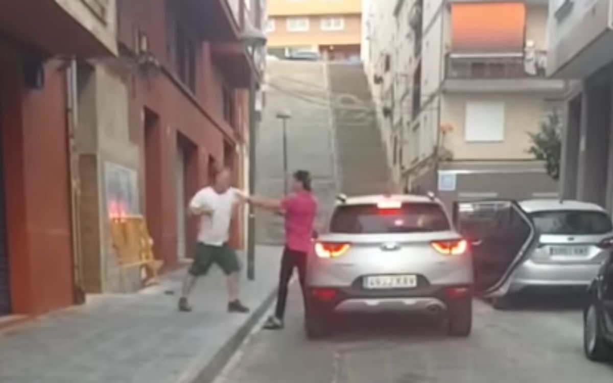 Diverses persones van intentar aturar l'home que volia agredir un conductor a Tarragona.