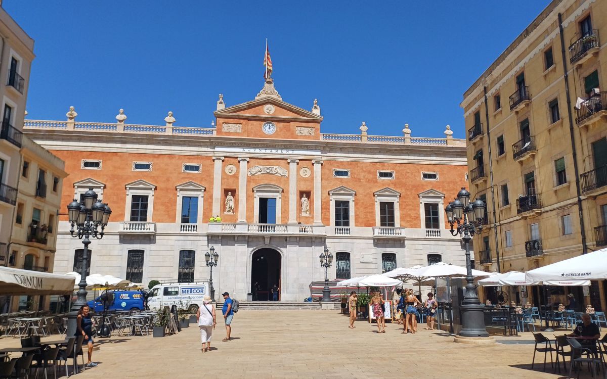 El cas del contracte de la brossa de l'Ajuntament de Tarragona suma un nou capítol surrealista.