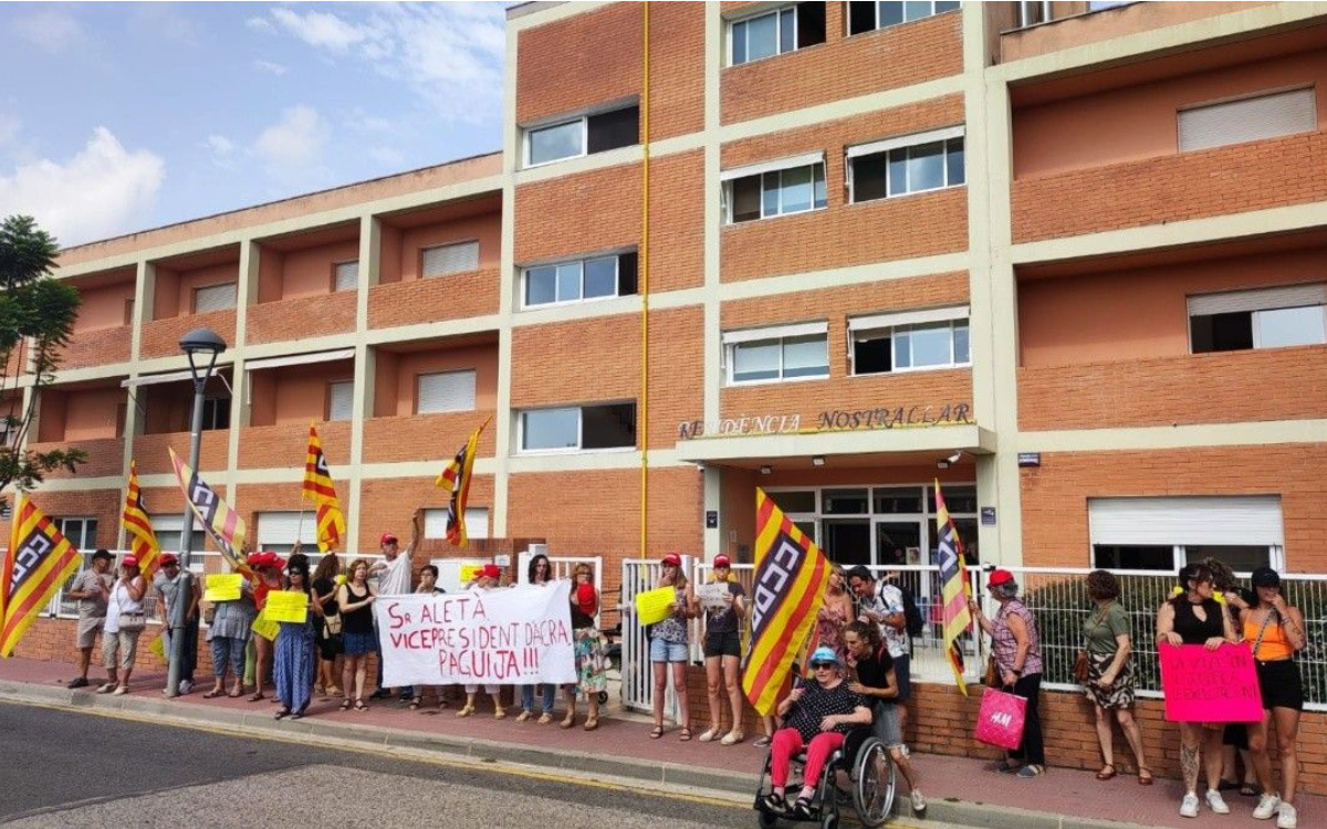 Els treballadors de la Residència Sophos Els Pallaresos denuncien l'impagament dels seus salaris.