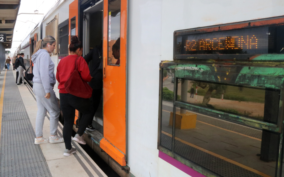 El govern espanyol assegura que quan estiguin enllestides les obres del túnel de Roda, el temps de viatge entre Tarragona i Barcelona es reduirà.