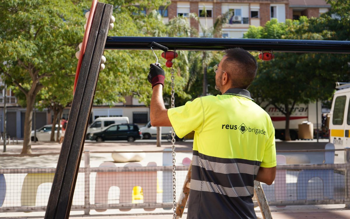 Les brigades s'encarreguen del manteniment dels espais públics i equipaments municipals