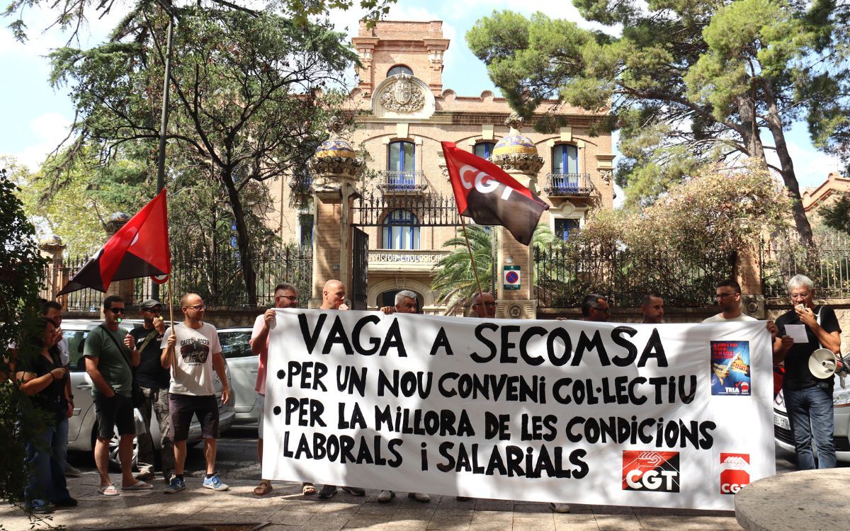 Part dels treballadors de l'empresa s'han manifestat a Reus