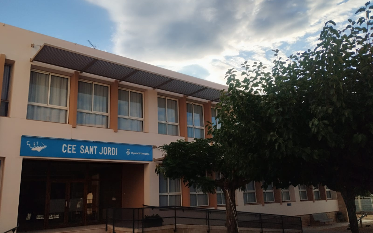 Imatge de la faça del CEE Sant Jordi de Reus.