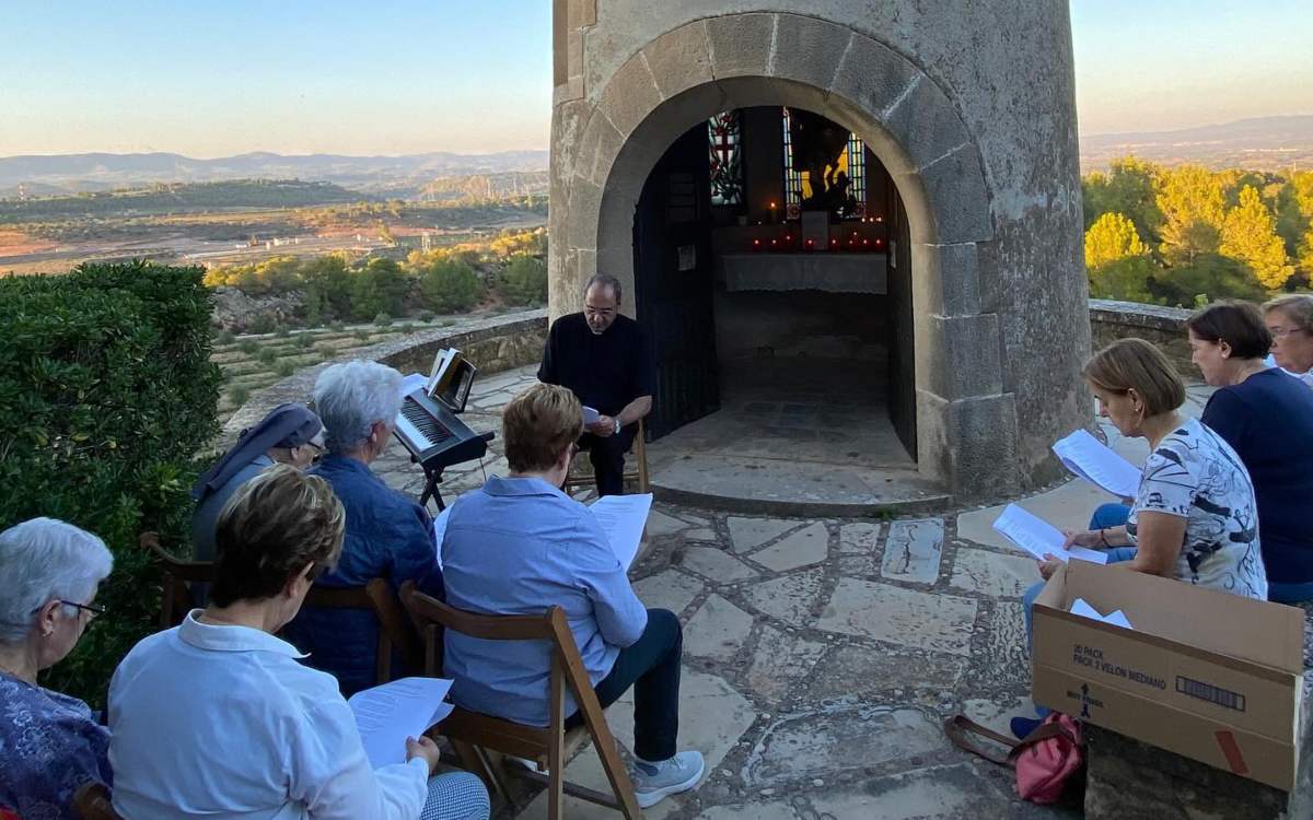 Imatge de l'ofici a l'oratori de Sant Miquel