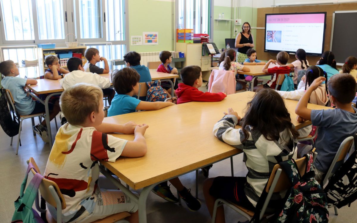 Alumnes de l'escola La Vitxeta de Reus en el primer dia d'escola del curs 2024-2025