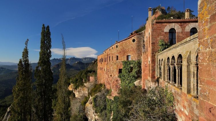 El Castell Monestir d'Escornalbou ha estat recentment restaurat. Fotografia: Muntanyes Costa Daurada