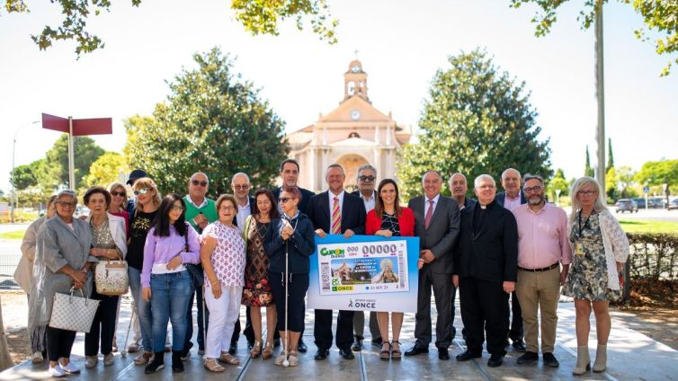 La presentació del cupó s'ha fet davant del Santuari de Misericòrdia. Fotografia: Laia Solanellas