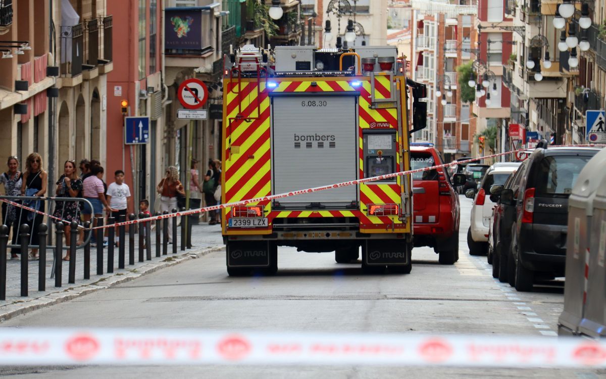 Dos edificis del carrer Unió de Tarragona s'han vist afectats per unes grans esquerdes.