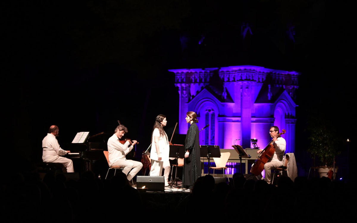 El concert 'Retrobaments' ha reunit 400 persones al Cementiri General de Reus.