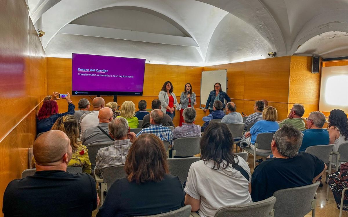 A la reunió amb l'equip de govern de Reus hi van participar una seixantena de veïns.