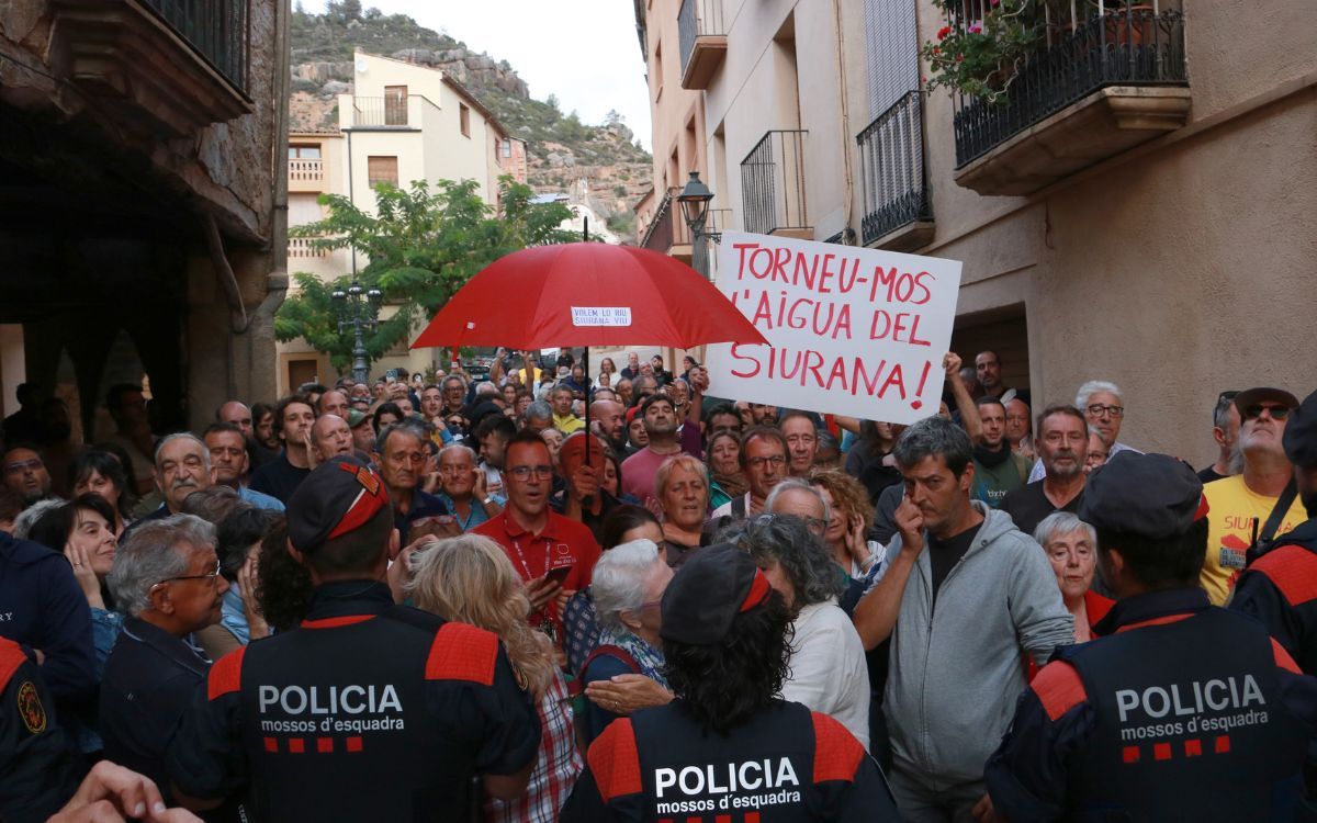 Salvador Illa ha visitat el municipi de Cabacés envoltat d'una forta xiulada.