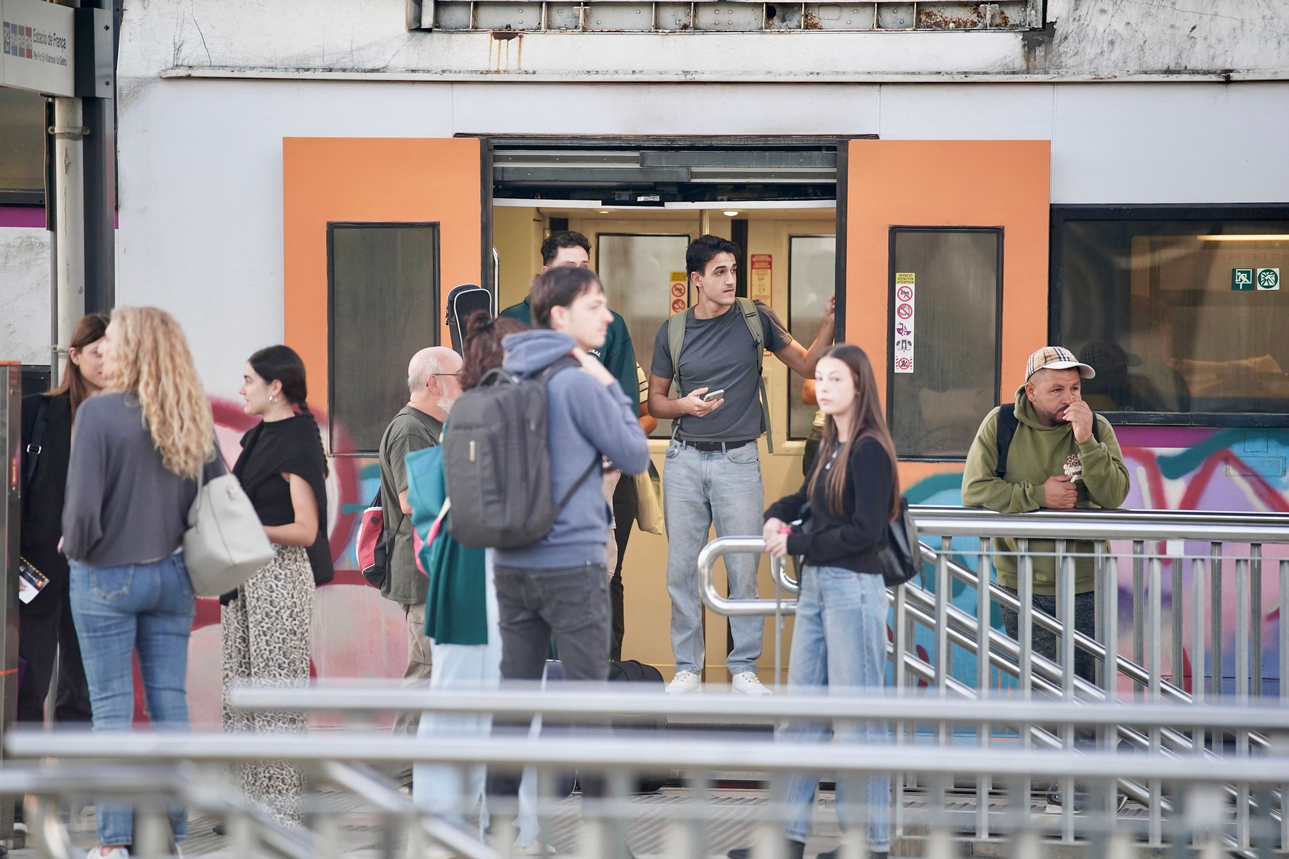 Jornada diferent a les estacions de diverses línies