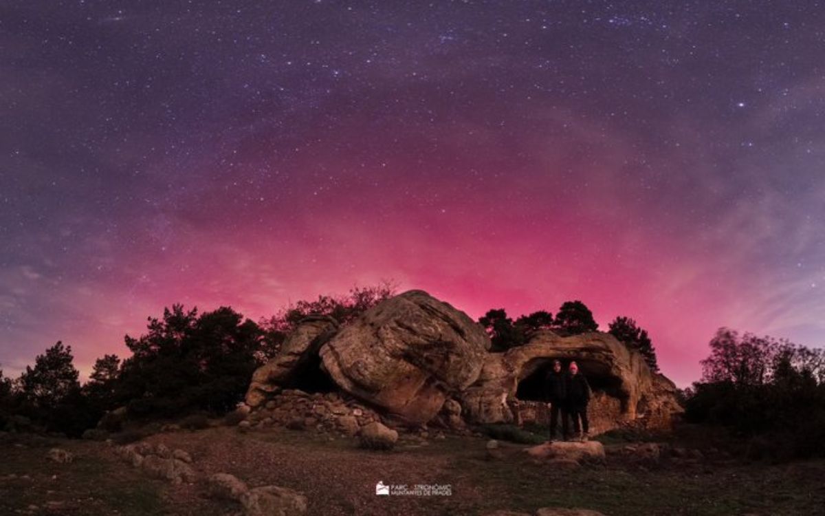 Increïble imatge d'una aurora boreal vista a Prades aquesta nit.