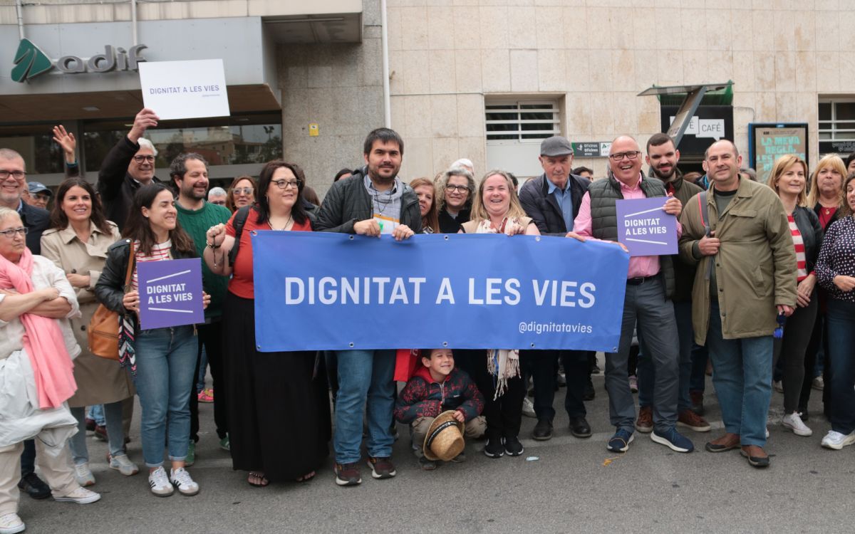 La plataforma Dignitat a les Vies s'ha reunit amb Territori per demanar solucions a Reus.